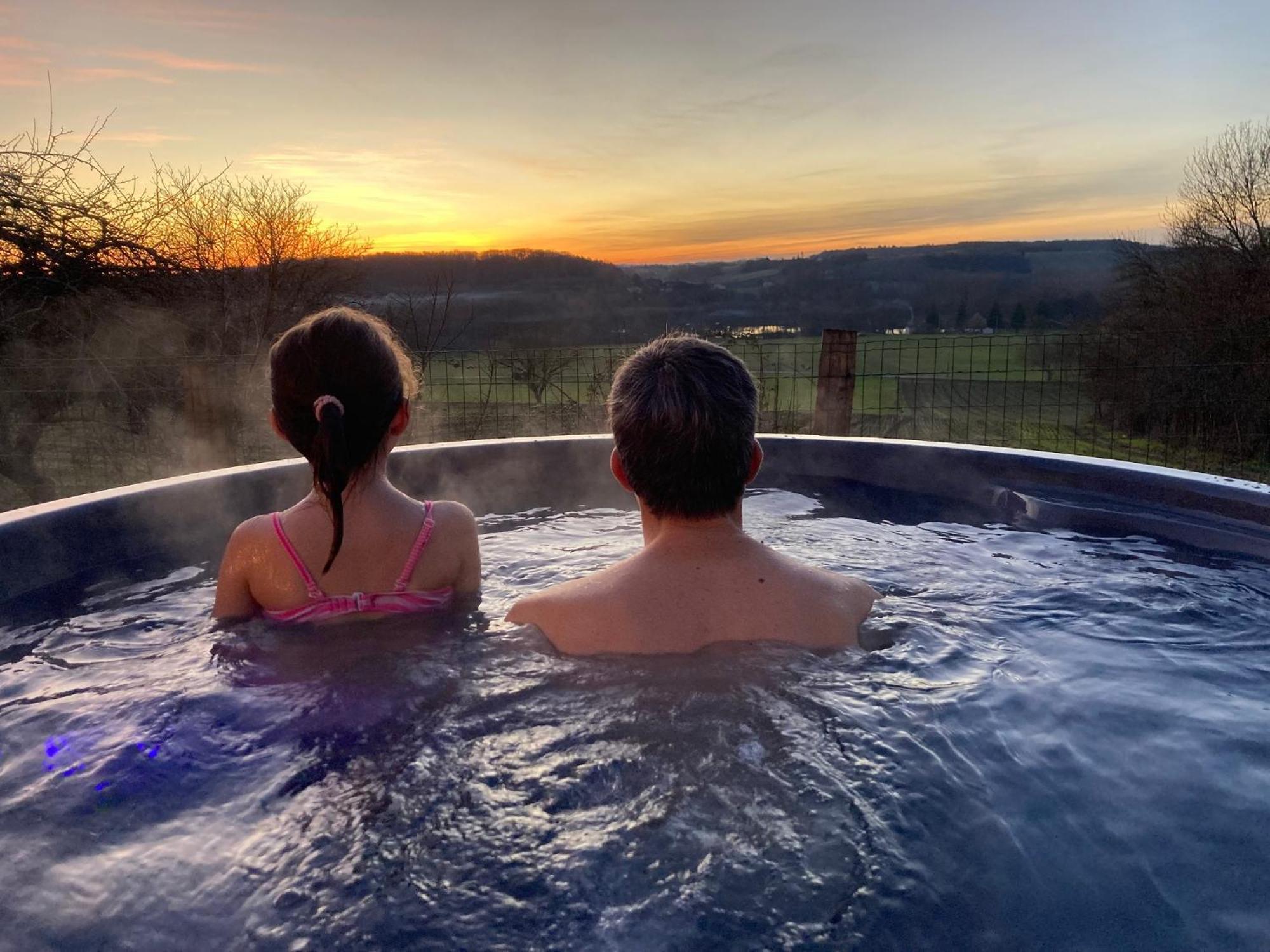 Spa Nordique Avec Vue Sur La Campagne Saint-Paul-Lizonne Exterior foto